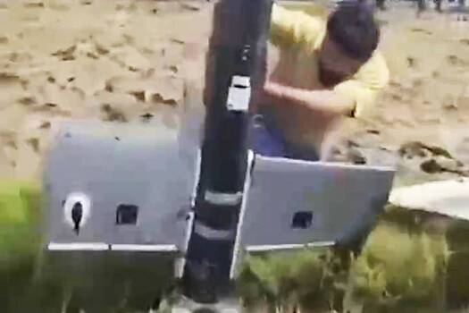 «Обезвреживание» дрона камнем и шлепками попало на видео