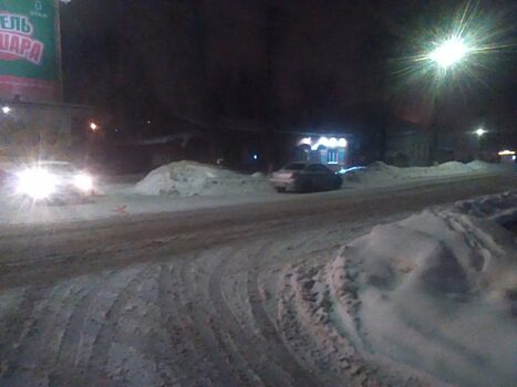 Женщину с ребенком сбили у пешеходного перехода