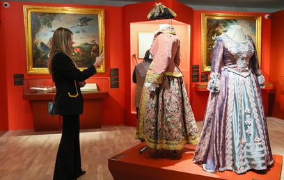 Почти 800 личных вещей династии Романовых привезли в Коломенское