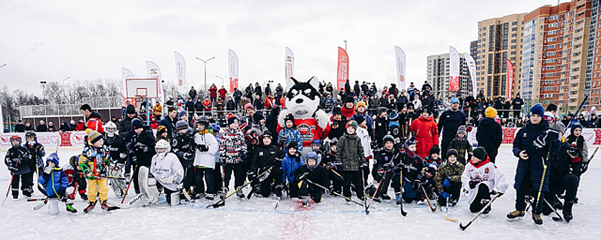 В Щелкове на льду встретились легенды хоккея и местные жители