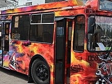В Дзержинске еще один троллейбус украсили художественным граффити