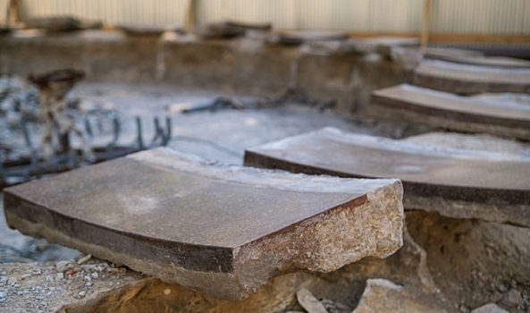 В Волгограде продолжается реставрация фонтана между двумя вузами