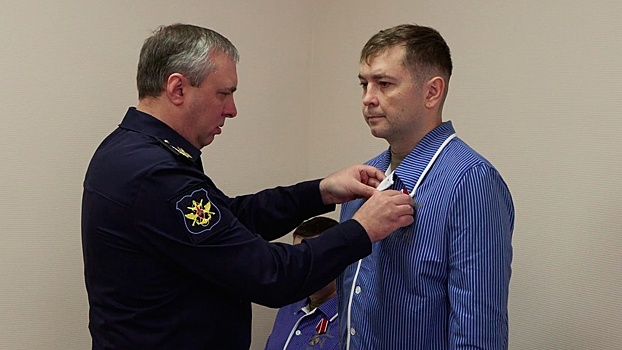 Замминистра обороны Садовенко наградил бойцов в госпитале имени Вишневского