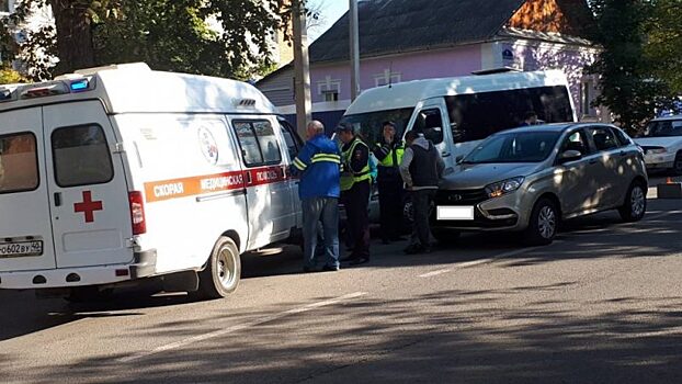 Школьник попал под колеса машины на Хрустальной