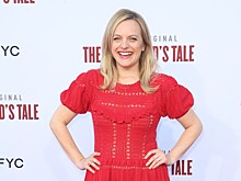 Мосс в ажурном мини-платье, Страховски в «пижамном» топе и другие звезды «Рассказа служанки» на премьере финала 3-го сезона