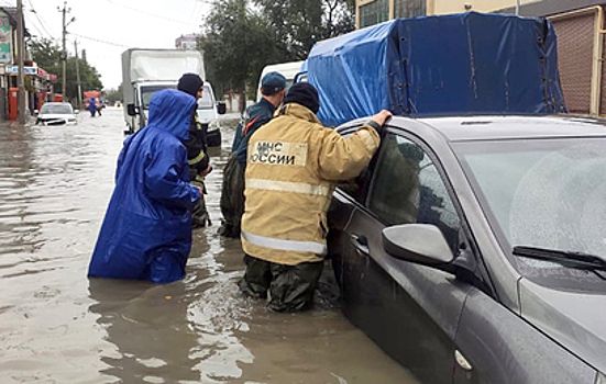 Мощные ливни с грозами и град обрушились на Дагестан