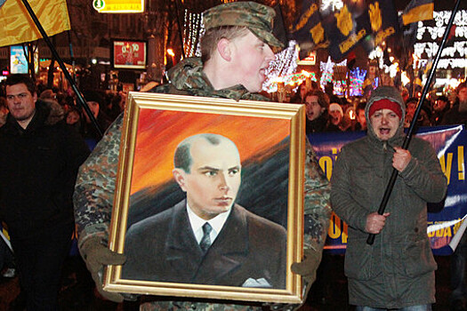 Львовский облсовет вновь потребовал вернуть звание "Герой Украины" Бандере