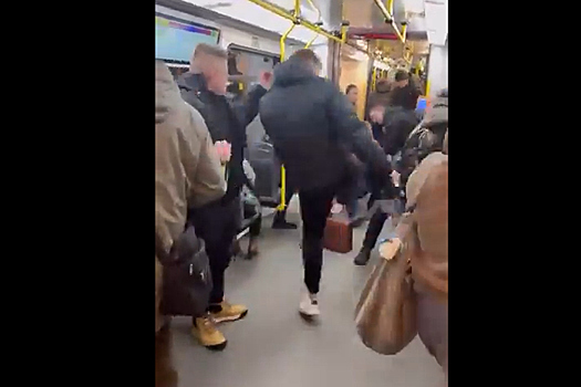 «Мы делаем это для вас»: поляки зверски избили украинцев в трамвае