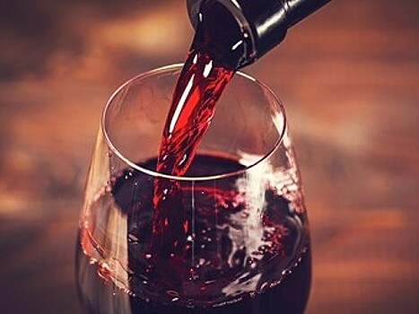Ученые опровергли миф о пользе бокала вина в день