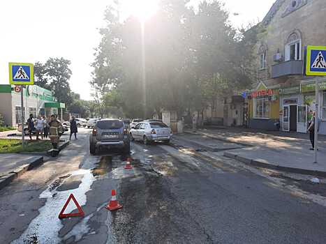 В Красноярске нетрезвый водитель сбил семью с ребенком и врезался в киоск