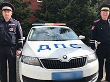 Полицейские на патрульном автомобиле доставили задыхающегося ребёнка и его маму в больницу