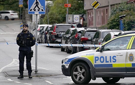 Неизвестный с ножом напал на людей в школе в Швеции