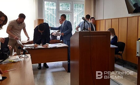 Глава двух районов Казани не пришел на суд по иску прокуратуры о его "раскулачивании"