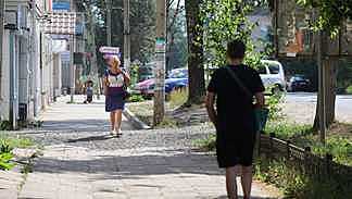 Качество уличной уборки в Вытегре проверили по жалобе местной жительницы