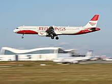 У российского самолета возникли проблемы с двигателем во время полета