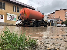На затопленные улицы Краснодара вывели водооткачивающую технику