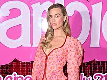 Марго Робби надела мохнатые туфли на премьеру «Барби»