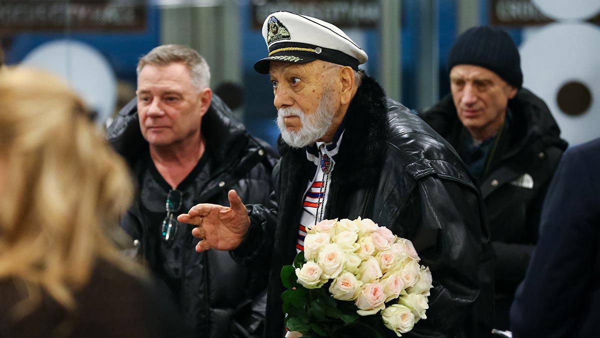 СМИ: 91-летний Бедрос Киркоров сбежал из больницы