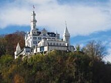 В Швейцарии выставлен на продажу отель-замок