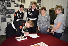 Музей "Рубежи обороны" в школе на Синявинской пополнился новыми экспонатами