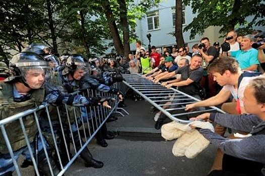 Суд арестовал еще троих фигурантов дела о массовых беспорядках в Москве 27 июля