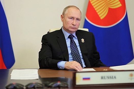 В Кремле раскрыли смысл броши на груди Путина