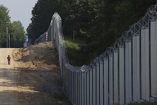 Мигранты атаковали польских пограничников камнями и палками