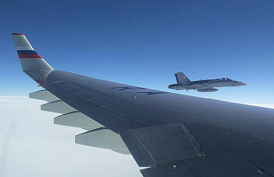 Путин счел  "почетным эскортом" инцидент в небе над Швейцарией