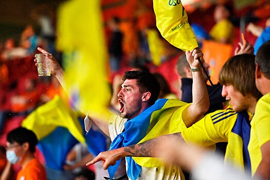 Голландия — Украина — 3:2, Евро-2020, украинские болельщики в Амстердаме: Крым, Путин