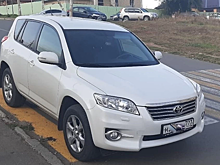 Саратовцев возмущает припаркованная на пешеходном переходе Toyota