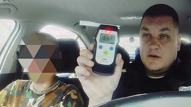 Пьяный водитель без прав попался ноябрьским полицейским благодаря бдительности граждан