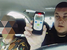 Пьяный водитель без прав попался ноябрьским полицейским благодаря бдительности граждан