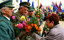 Киев к 9 мая повысит пенсии бандеровцам