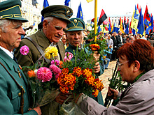 Киев к 9 мая повысит пенсии бандеровцам
