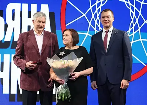 Михаил Дегтярёв наградил олимпийских чемпионов Татьяну Овечкину и Ивана Едешко