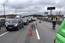 Движение автомобилей по улице Миклухо-Маклая в Москве ограничено из-за аварии