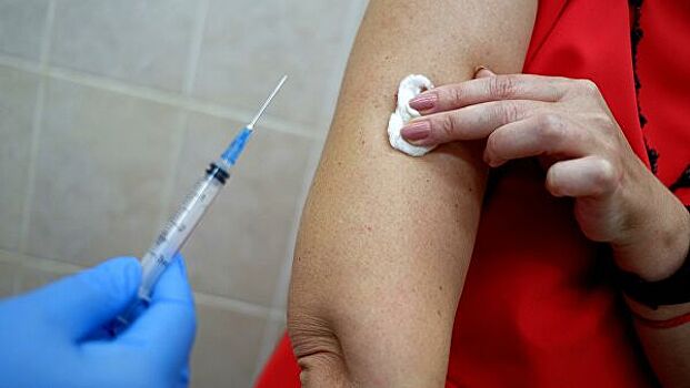 Работники медучреждений Якутии впервые получили вакцину от коронавируса
