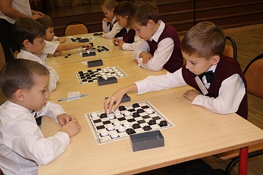 1 ноября 2017 г. в школе № 904 (учебный корпус № 13 - дом детского творчества) состоялся окружной турнир по русским шашкам среди дошкольников "Юный шашист"