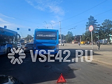 Сильная пробка возникла на кемеровском проспекте из-за ДТП с автобусом