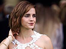 Эмма Уотсон вышла на прогулку в прозрачном платье