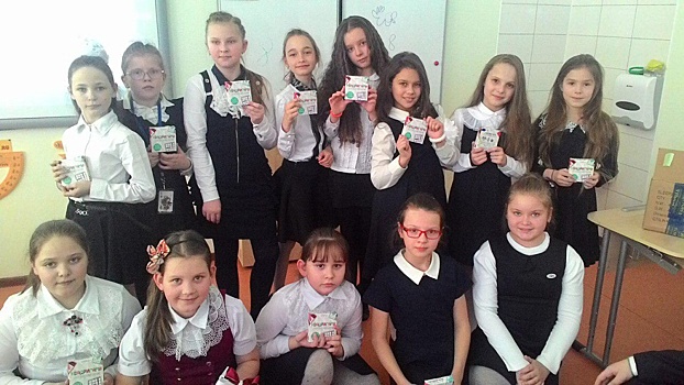 В школе на Липчанского провели музыкальный конкурс и смастерили открытки