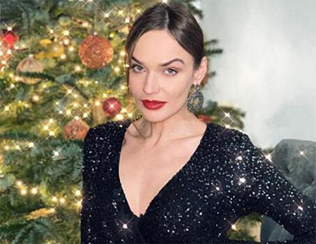 «Бомба!»: Алена Водонаева подчеркнула роскошную грудь в полупрозрачном платье
