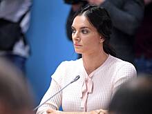 Исинбаева вернулась в Россию на похороны своего тренера