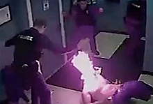 В США мужчина загорелся после того, как полицейский применил электрошокер