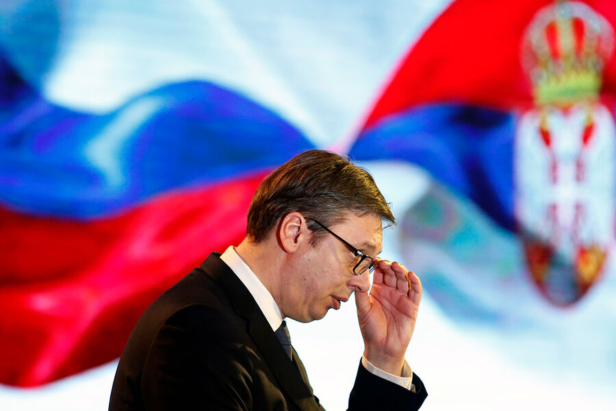 Вучич подал в отставку с поста лидера правящей партии Сербии и определил преемника