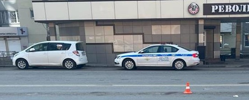 В Воронеже водитель грузовика насмерть сбил женщину и скрылся с места происшествия