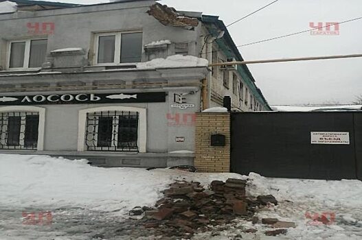 В центре Саратова рухнула стена кирпичного дома