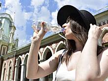 Врач рассказал, почему опасно пить много воды