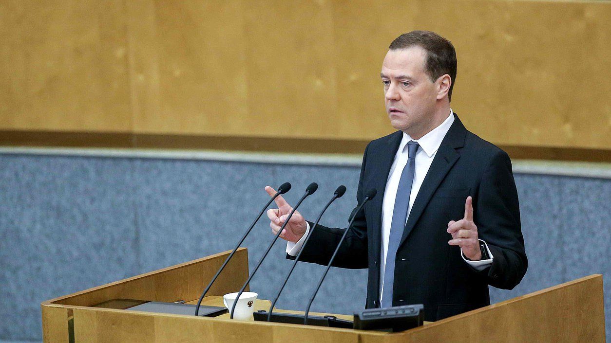 Медведев заявил, что государства могут успешно развиваться и без навязывания им пути Западом