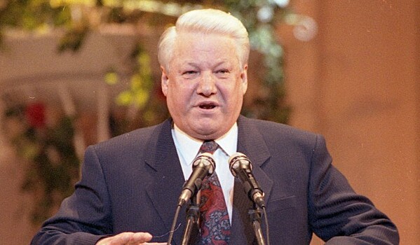 Страшные тайны: синий Ельцин в трусах попал в милицию